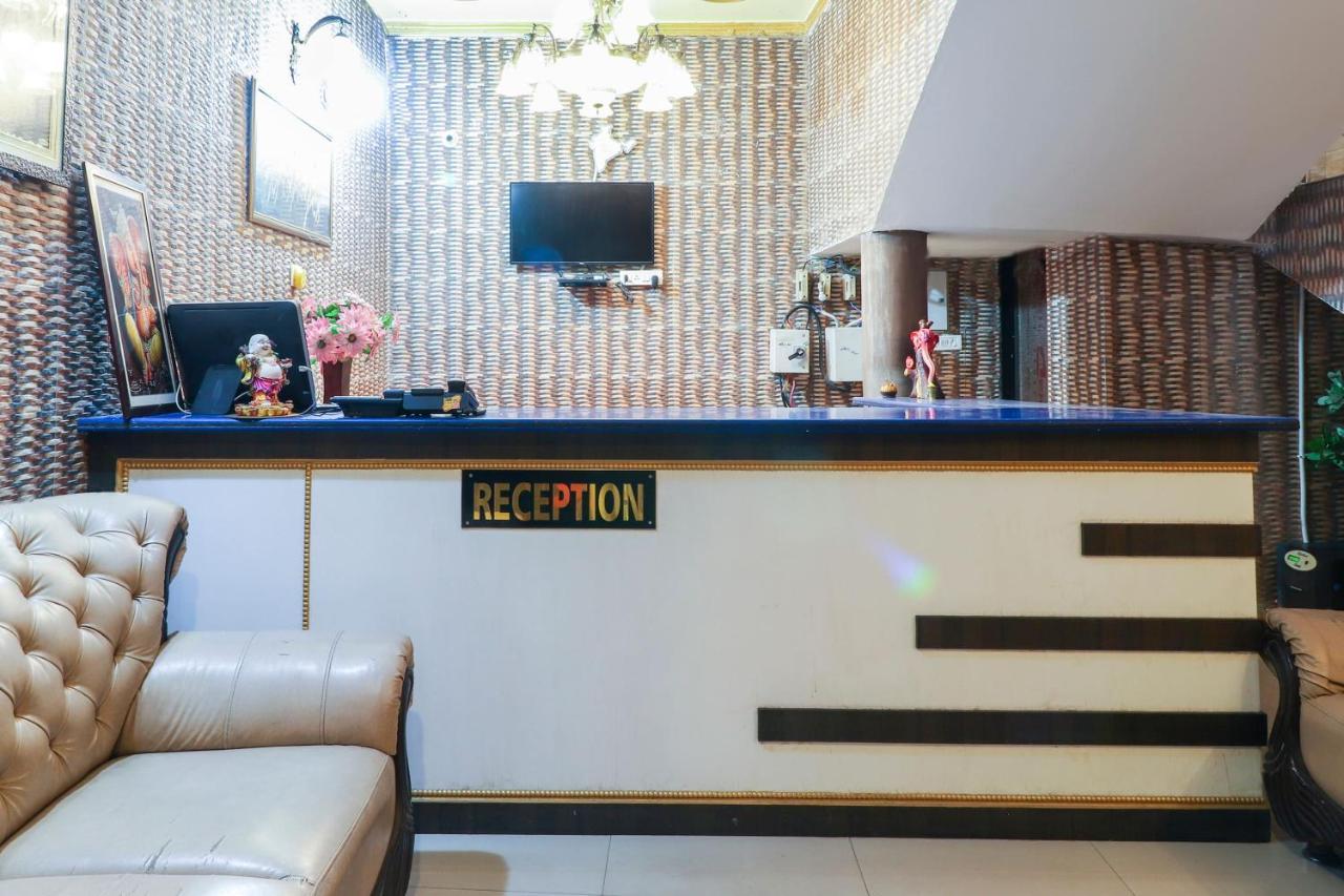 OYO 70394 Hotel Rajendra Khalilabad Buitenkant foto